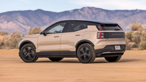 작지만 역설적이다…EX30 크로스 컨트리가 던진 불편한...